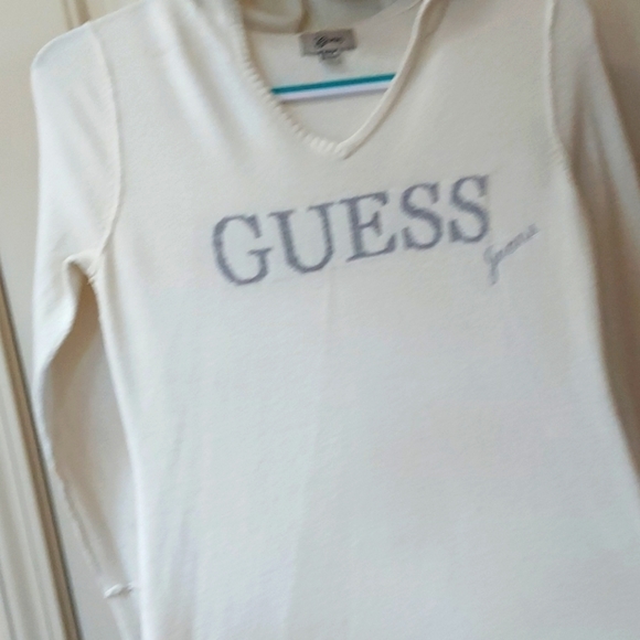 Guess sweater worn a few times. Super soft - Picture 8 of 8